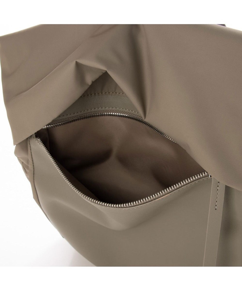 Y'SACCS リサイクルナイロン×カウレザー ラップリュック 