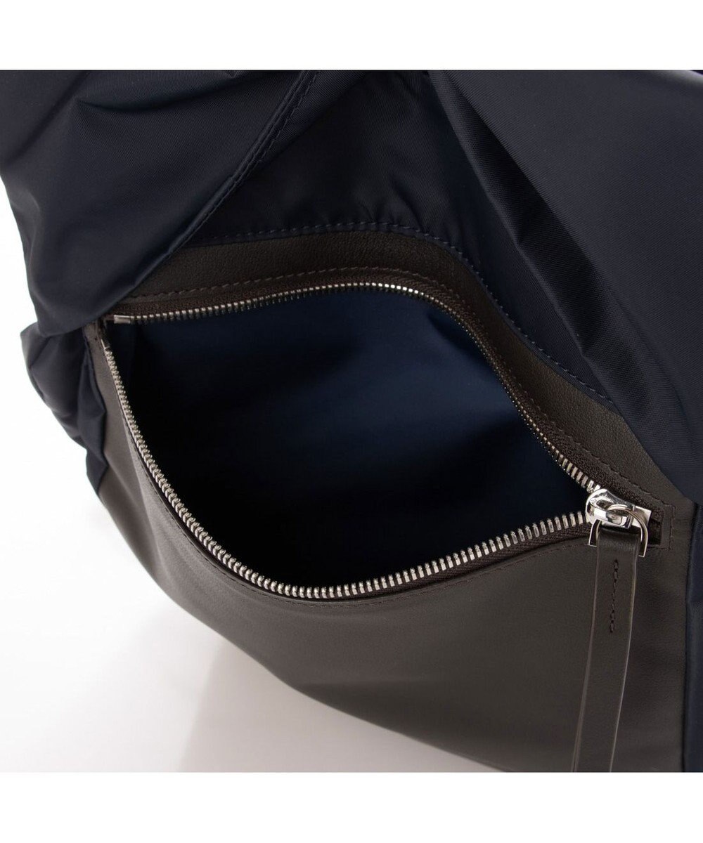 Y'SACCS リサイクルナイロン×カウレザー ラップリュック 