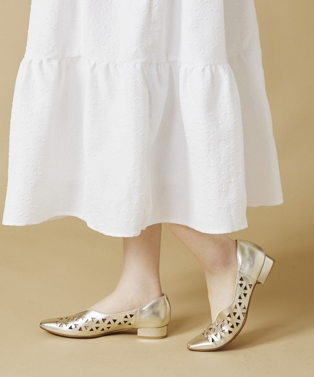 Dominic3 レーザーカット Vカットパンプス 