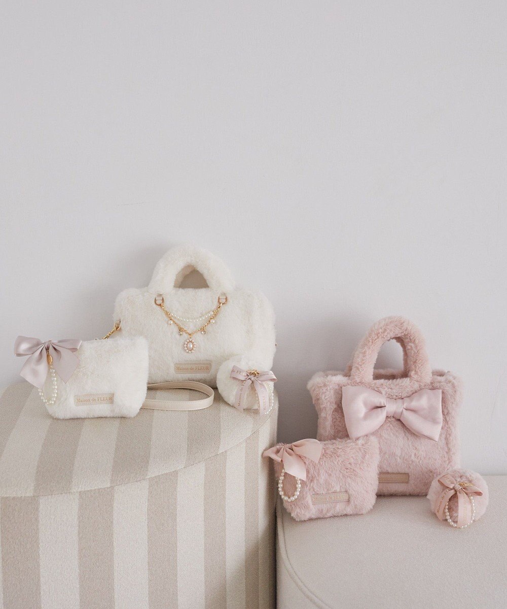Maison de FLEUR チャーム付きファー2Wayボストンバッグ 