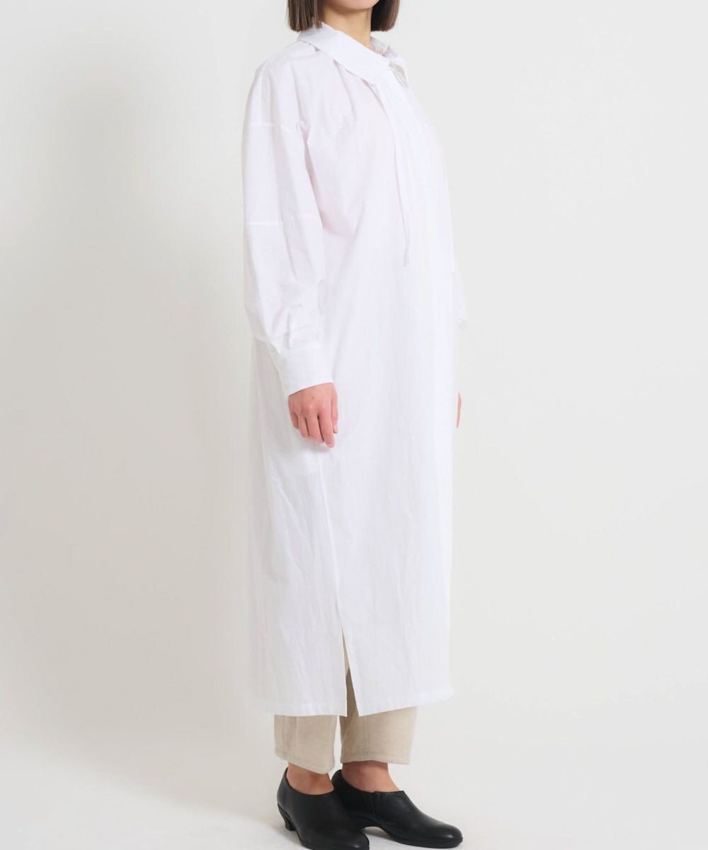 muuc 〈多彩な着方が叶う〉〈衿立て＆衿折り〉〈遠州織物の工場で織られた上質なコットン生地〉リボン紐付き多様衿 シャツワンピース 