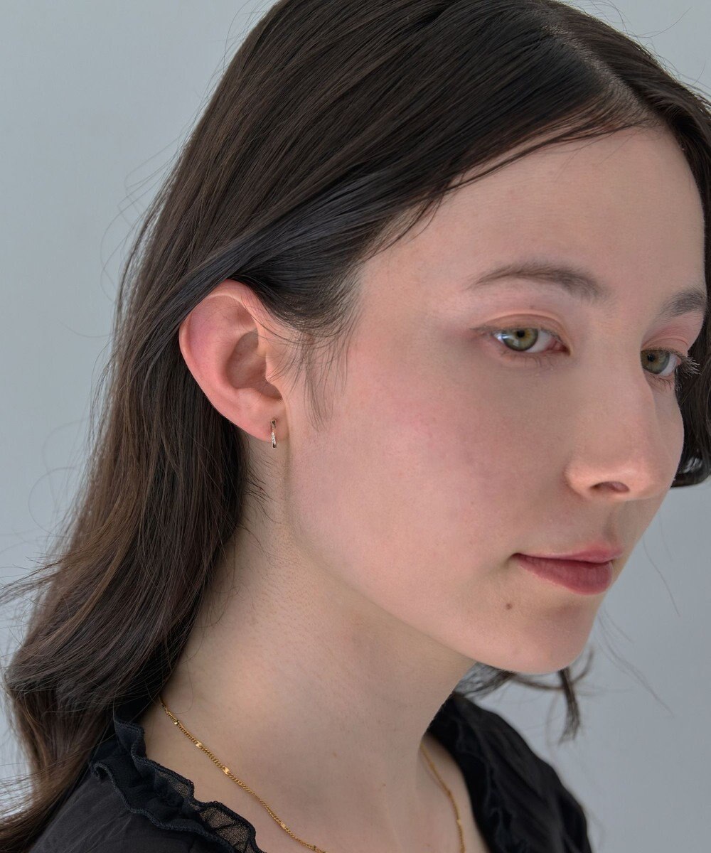 Phoebe 【金属アレルギー対応/痛くないシリーズ】ツイストバービジューライトフィットイヤリング　シャンパンゴールド 