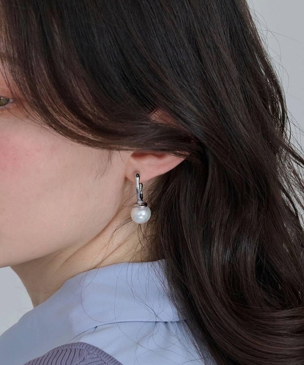 Phoebe ≪雑誌掲載≫〈金属アレルギー対応〉リップルパールフープピアス　シルバー/ステンレス/大ぶり/存在感◎/主役級 