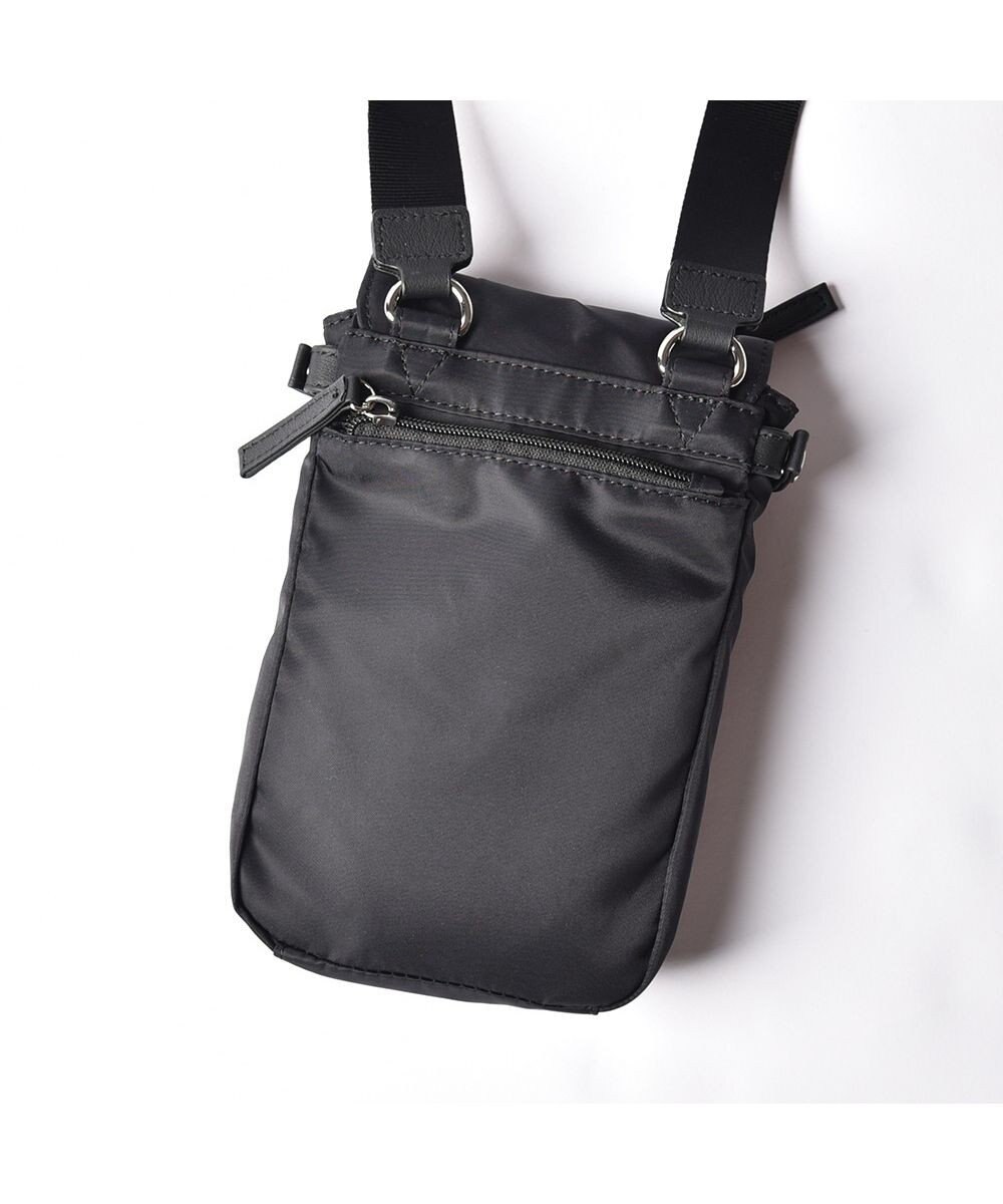 Y'SACCS ナイロン×牛革コンビシリーズ　縦型ポシェット 