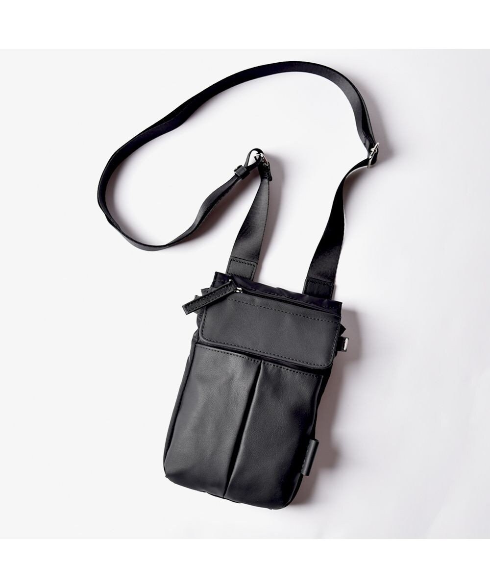 Y'SACCS ナイロン×牛革コンビシリーズ　縦型ポシェット 