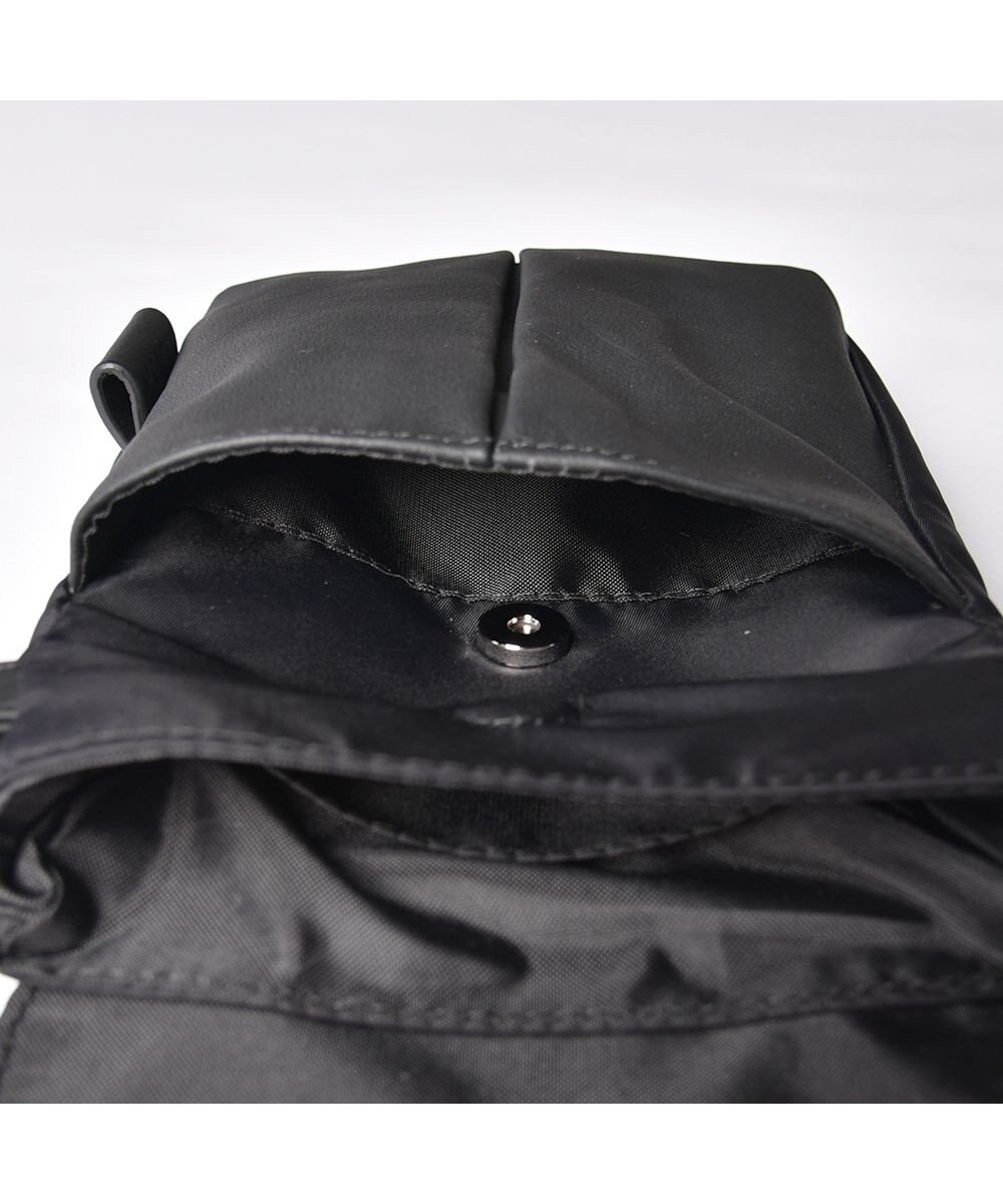 Y'SACCS ナイロン×牛革コンビシリーズ　縦型ポシェット 