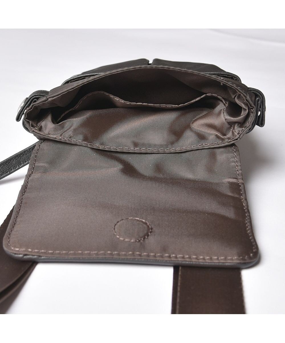 Y'SACCS ナイロン×牛革コンビシリーズ　縦型ポシェット 