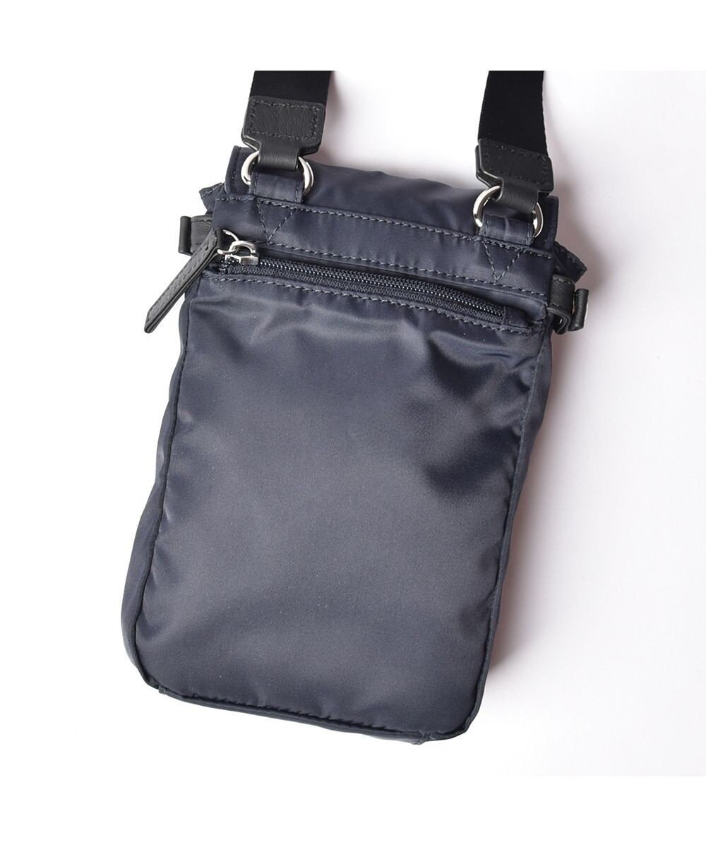 Y'SACCS ナイロン×牛革コンビシリーズ　縦型ポシェット 