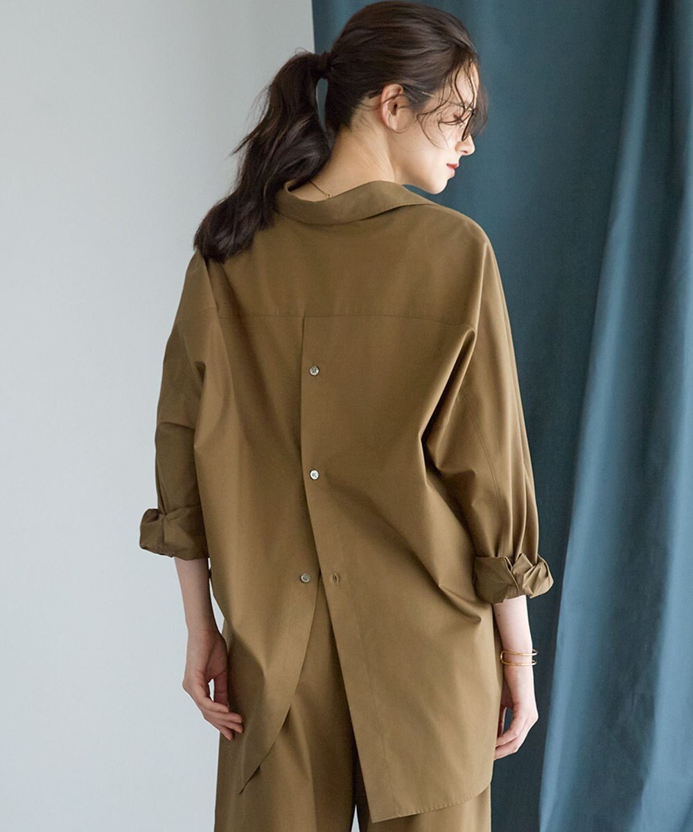 23区 【SLOW/一部店舗限定】ライトタンブラータフタ バックボタン シャツ 