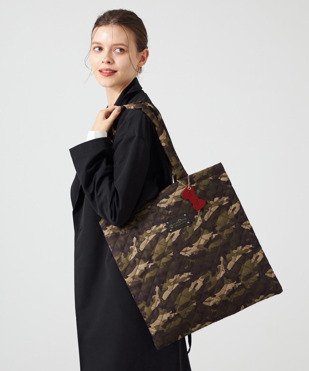 LA BAGAGERIE 【LA BAGAGERIE×HELLO KITTY】リボンチャーム付き　キルティングトート 