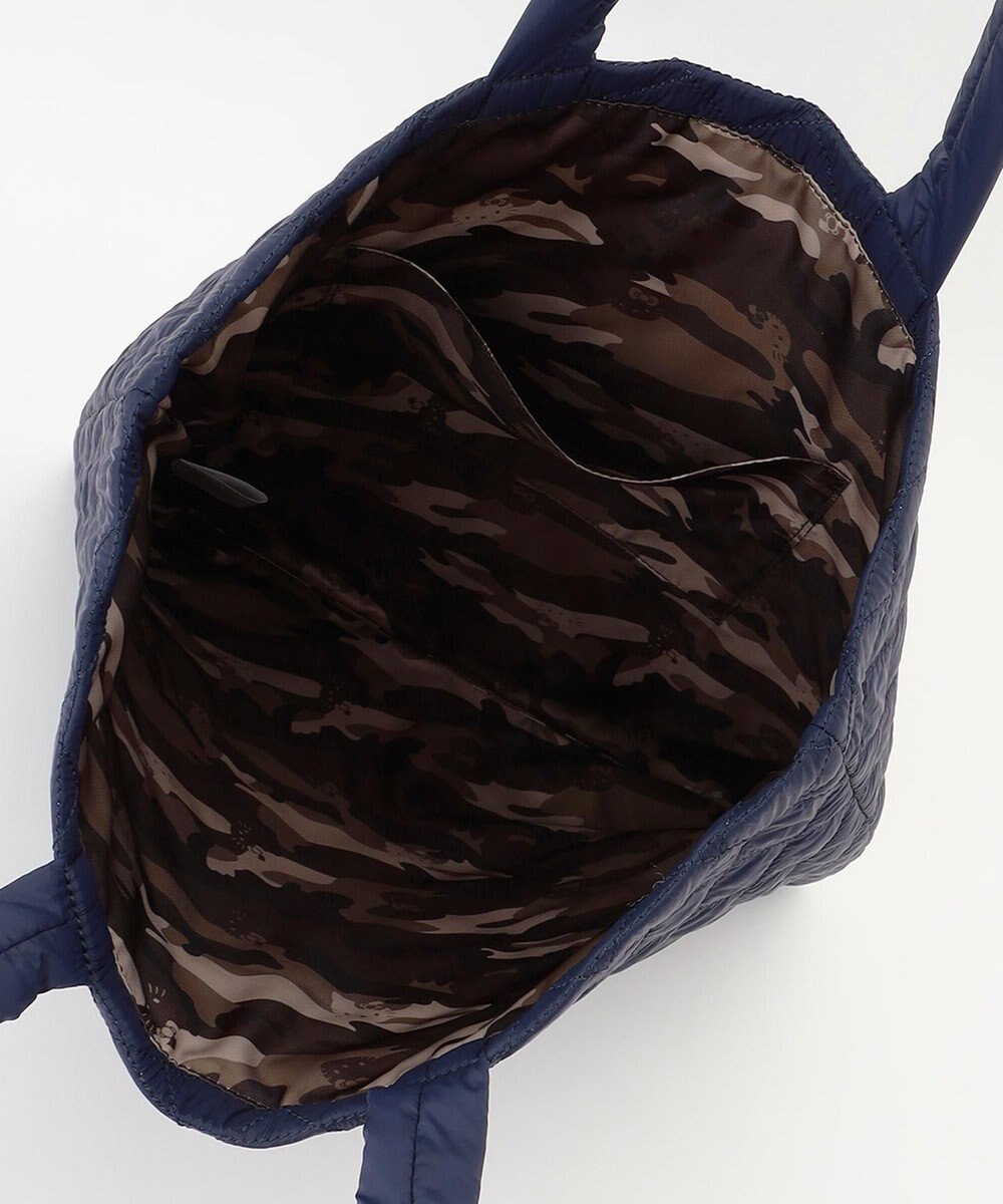 LA BAGAGERIE 【LA BAGAGERIE×HELLO KITTY】リボンチャーム付き　キルティングトート 