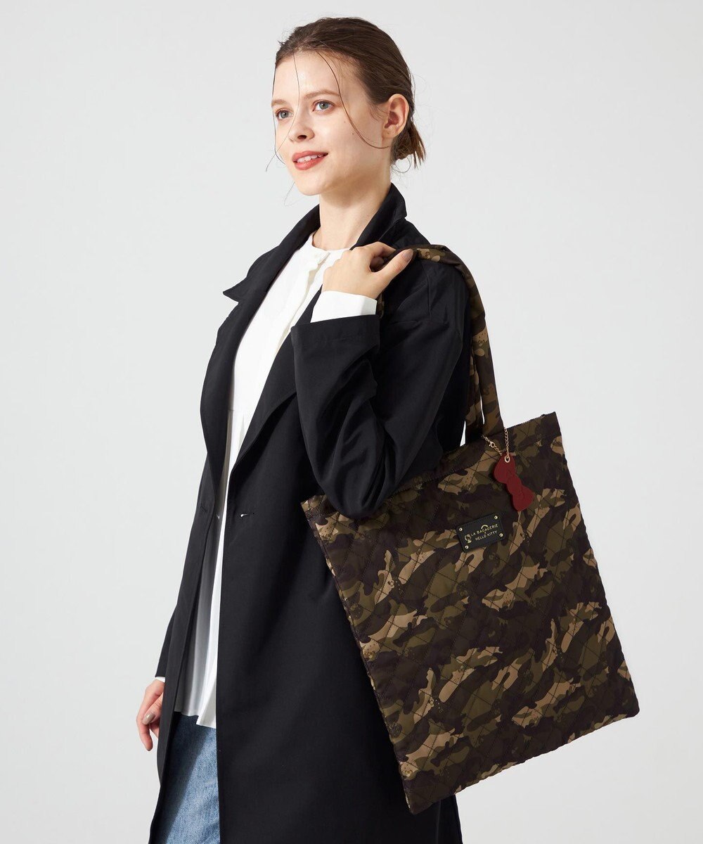 LA BAGAGERIE 【LA BAGAGERIE×HELLO KITTY】リボンチャーム付き　キルティングトート 