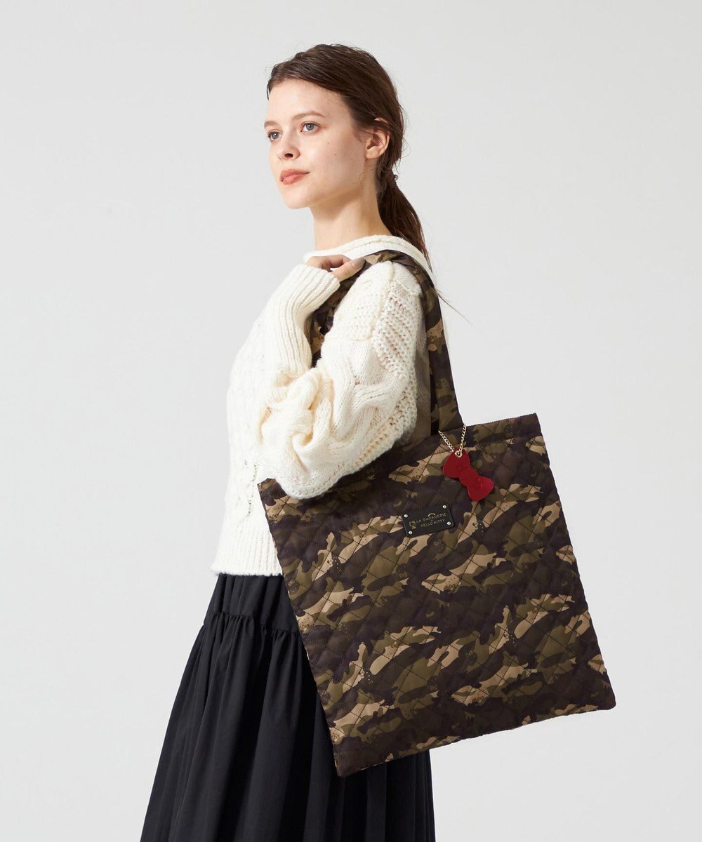 LA BAGAGERIE 【LA BAGAGERIE×HELLO KITTY】リボンチャーム付き　キルティングトート 