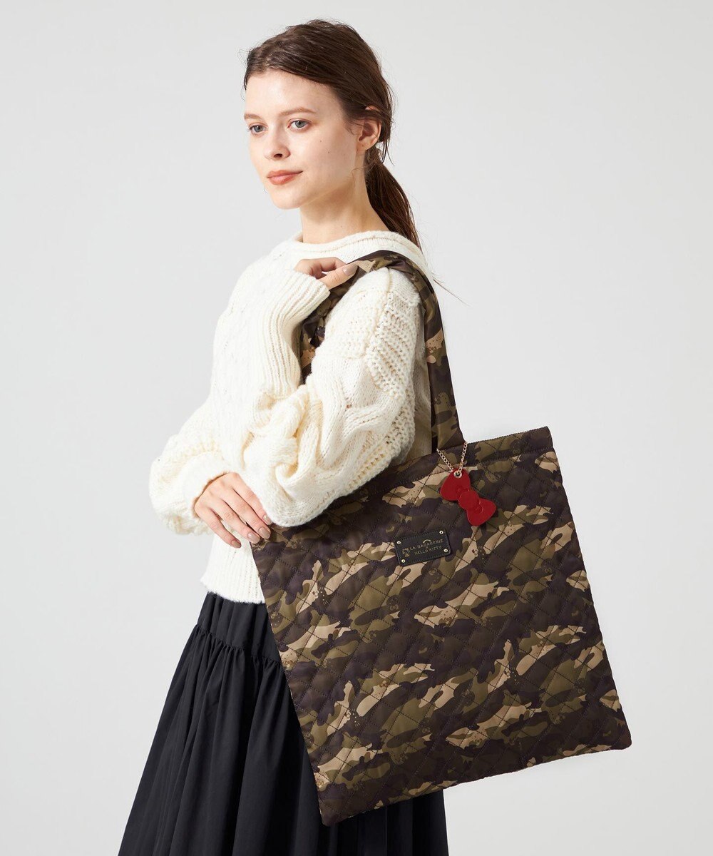LA BAGAGERIE 【LA BAGAGERIE×HELLO KITTY】リボンチャーム付き　キルティングトート 