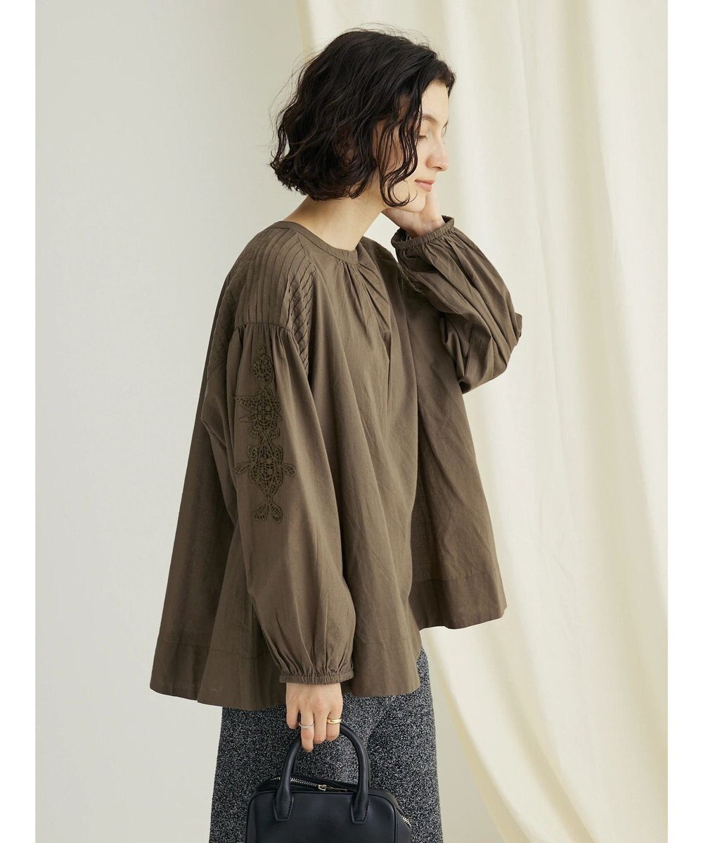 CRAFT STANDARD BOUTIQUE モチーフ刺繍ピンタックブラウス 