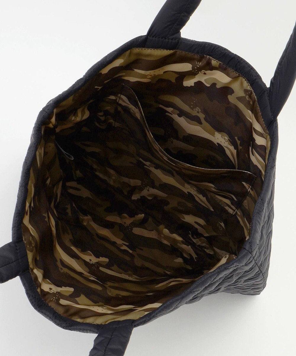 LA BAGAGERIE 【LA BAGAGERIE×HELLO KITTY】リボンチャーム付き　キルティングトート 