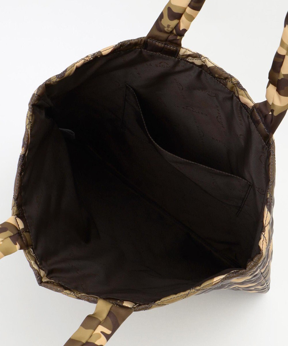 LA BAGAGERIE 【LA BAGAGERIE×HELLO KITTY】リボンチャーム付き　キルティングトート 