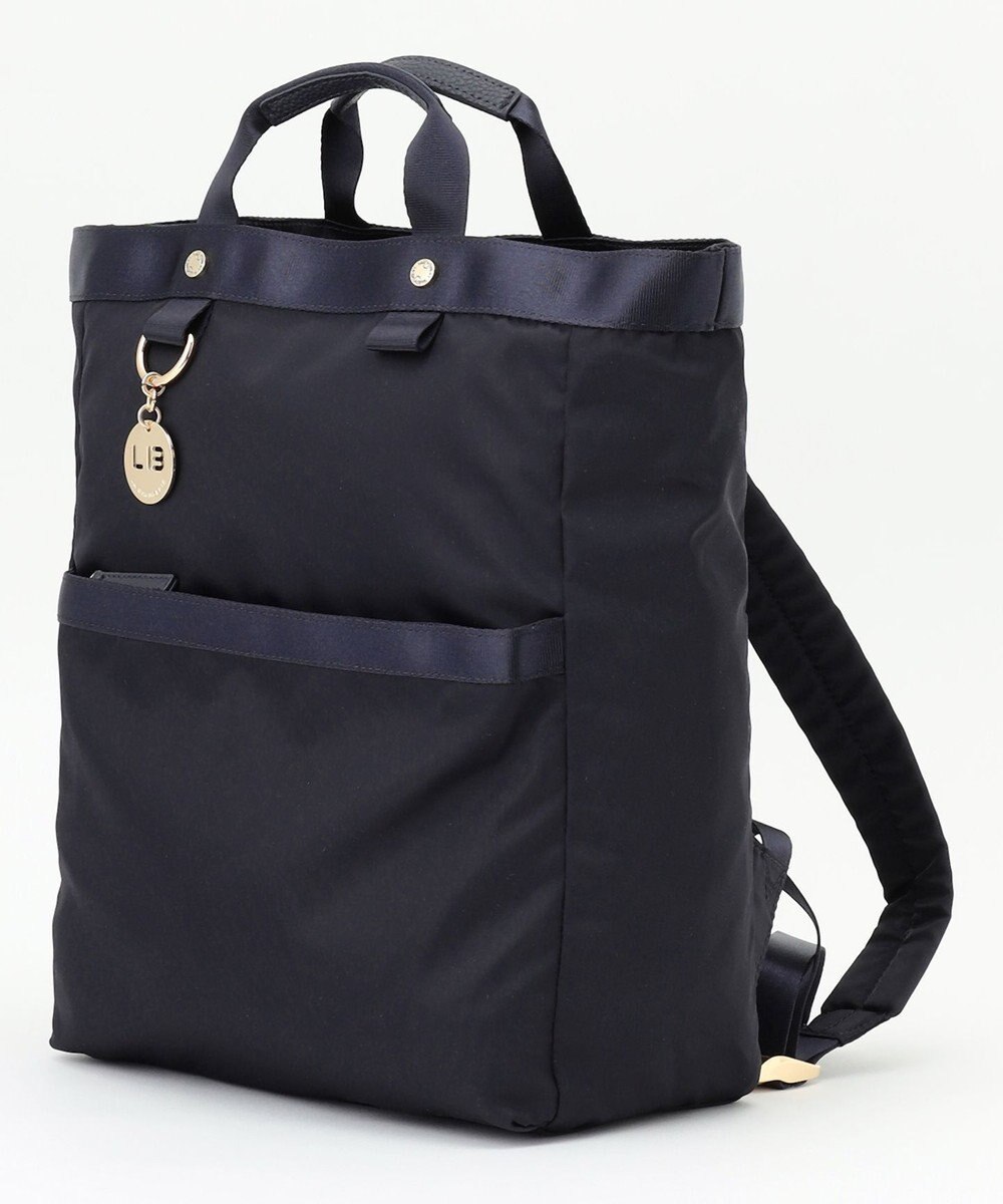 LA BAGAGERIE チャーム付き　ナイロンスクエアリュック 