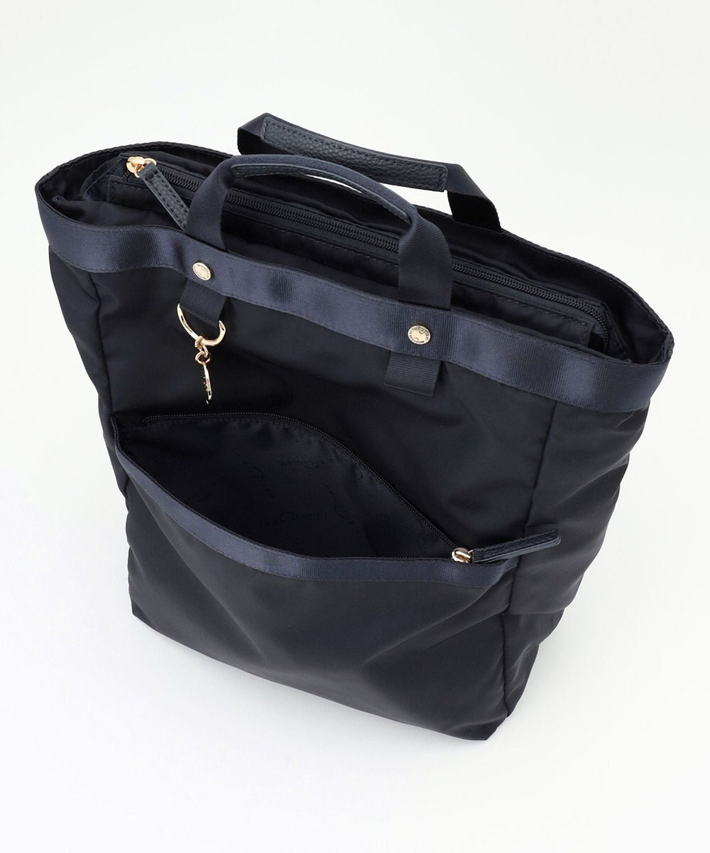 LA BAGAGERIE チャーム付き　ナイロンスクエアリュック 