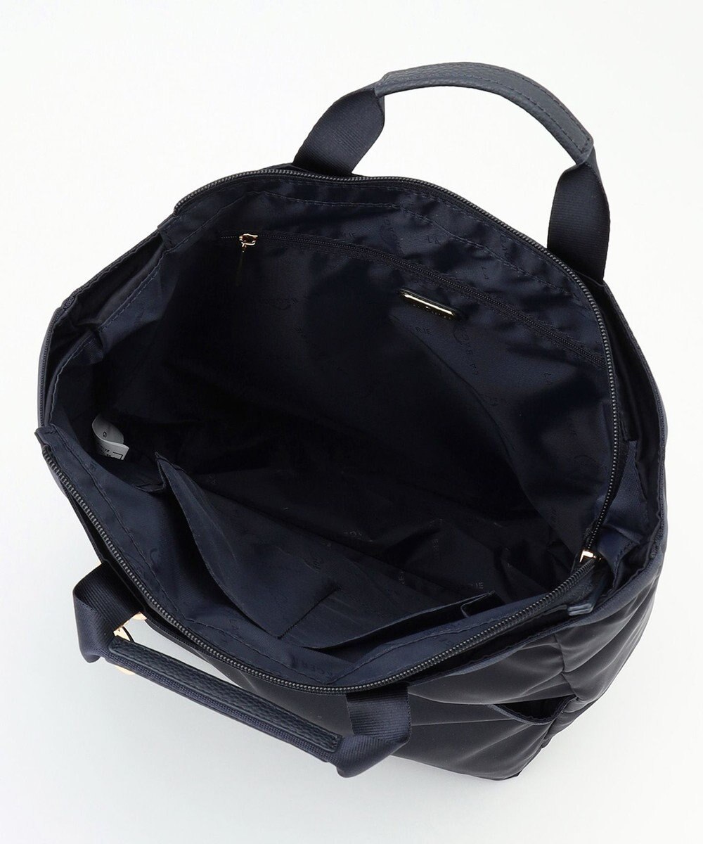 LA BAGAGERIE チャーム付き　ナイロンスクエアリュック 