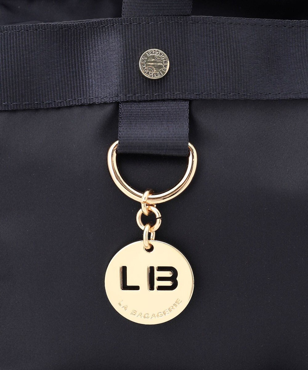 LA BAGAGERIE チャーム付き　ナイロンスクエアリュック 