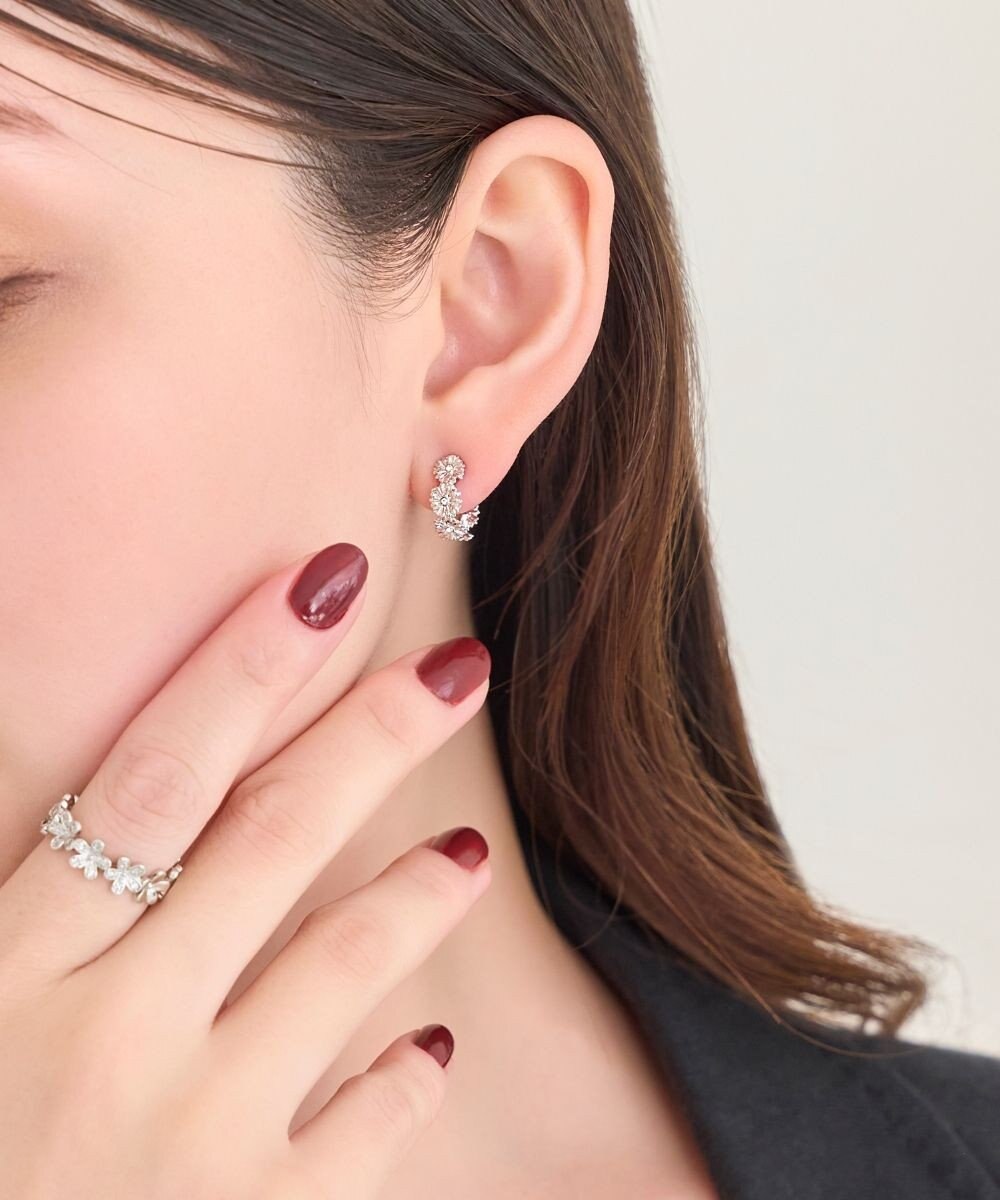 Phoebe 【金属アレルギー対応】マーガレットフラワーフープピアス　シルバー 