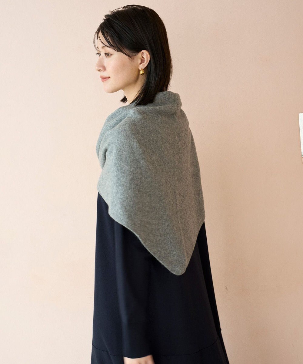 UNFILO 【WEB/一部店舗限定】ふわふわニット 三角ストール 