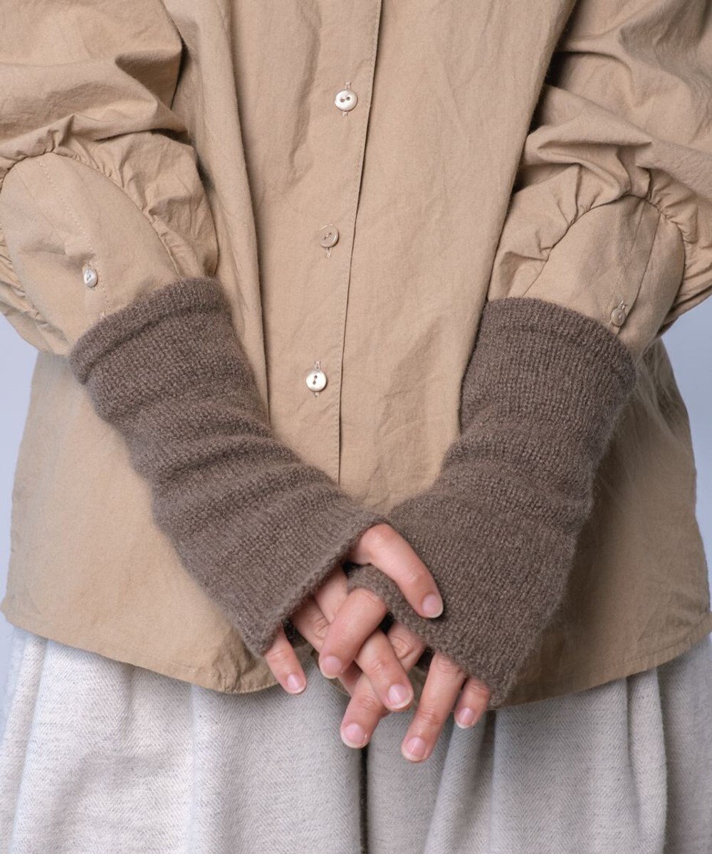 AND WOOL 〈上質な素材と手仕事から生まれた優しいニット〉ヤクの糸を編んだニット手袋 