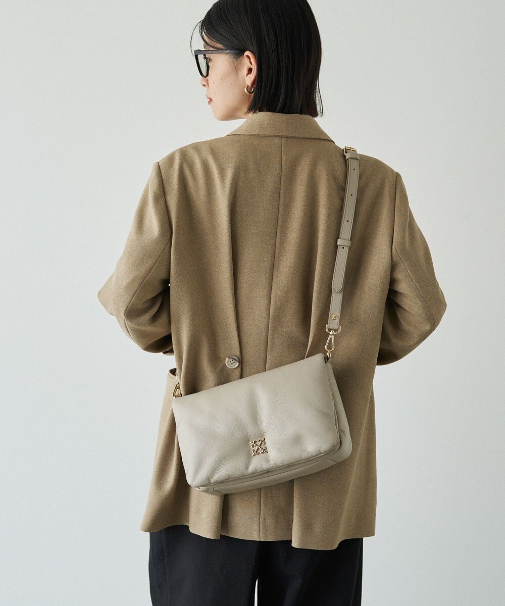 russet ＜CanCam 11月号掲載＞【2024AW】《Nana》ソフトレザーフラップショルダーバッグ（CE-1370） GrayBeige