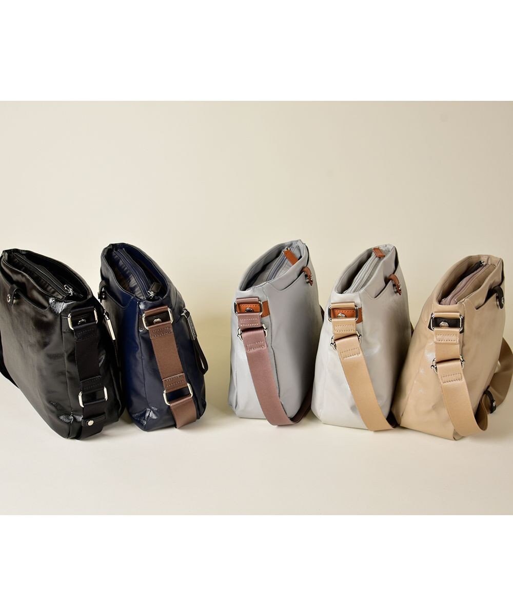 LA BAGAGERIE コーティングキャンバス ショルダーバッグ 