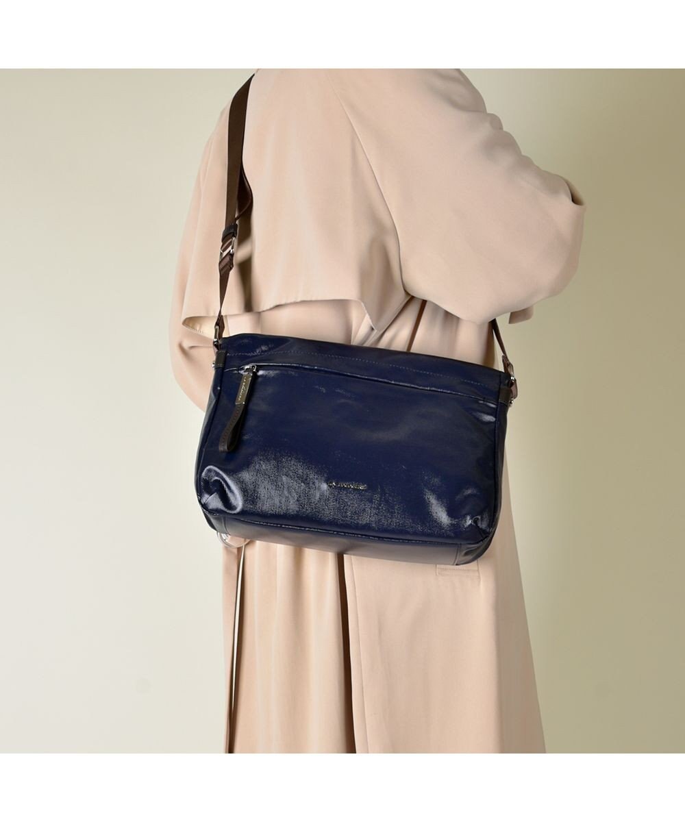 LA BAGAGERIE コーティングキャンバス ショルダーバッグ 