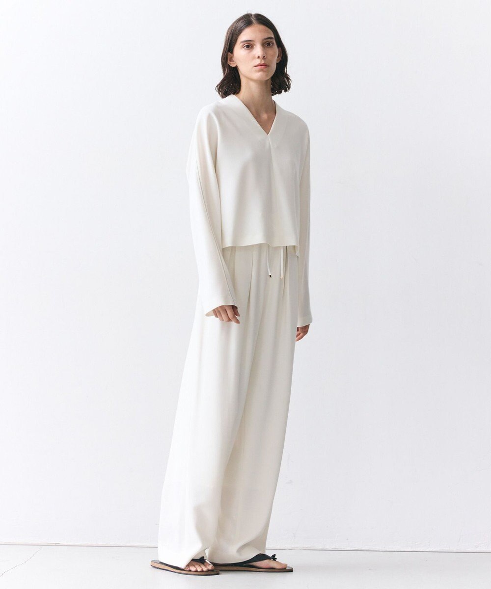 BEIGE， RUE / ドライタッチVネック配色ステッチブラウス 