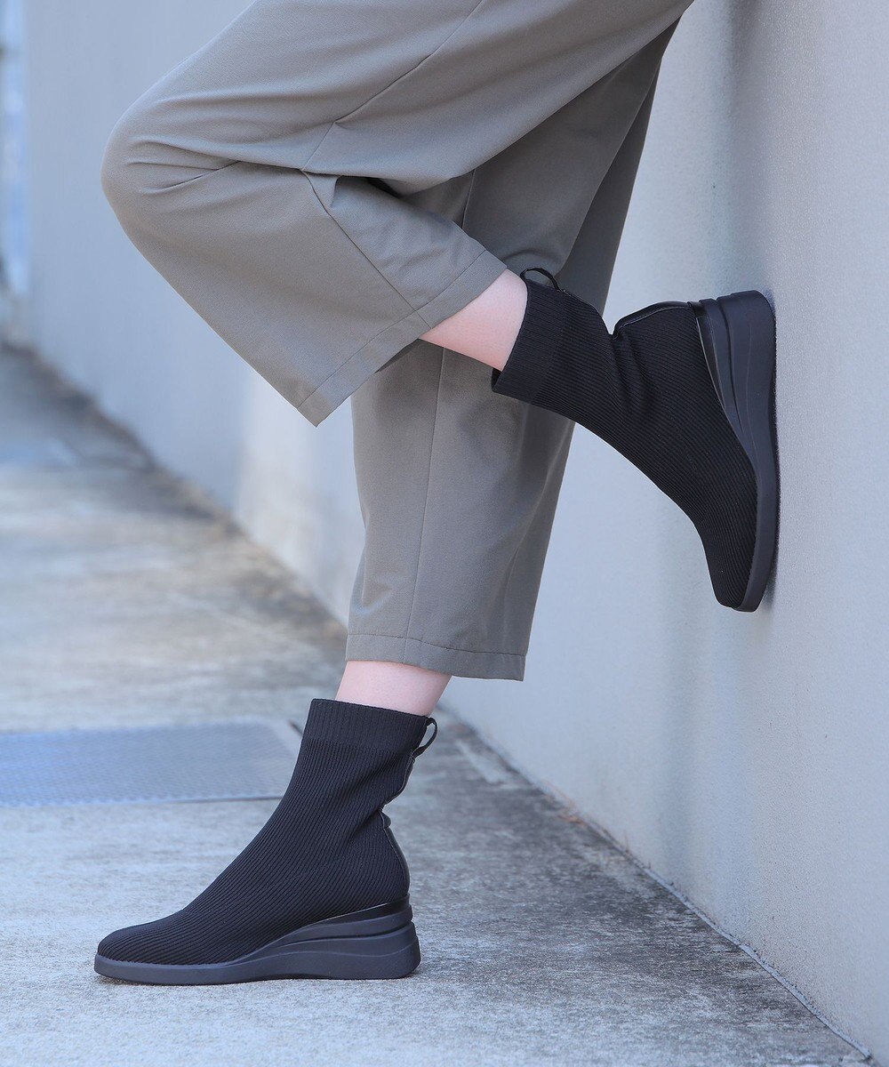 INTER-CHAUSSURES 【BUSSOLA】スクエアトゥウェッジヒールニットブーツ ブラック雑材