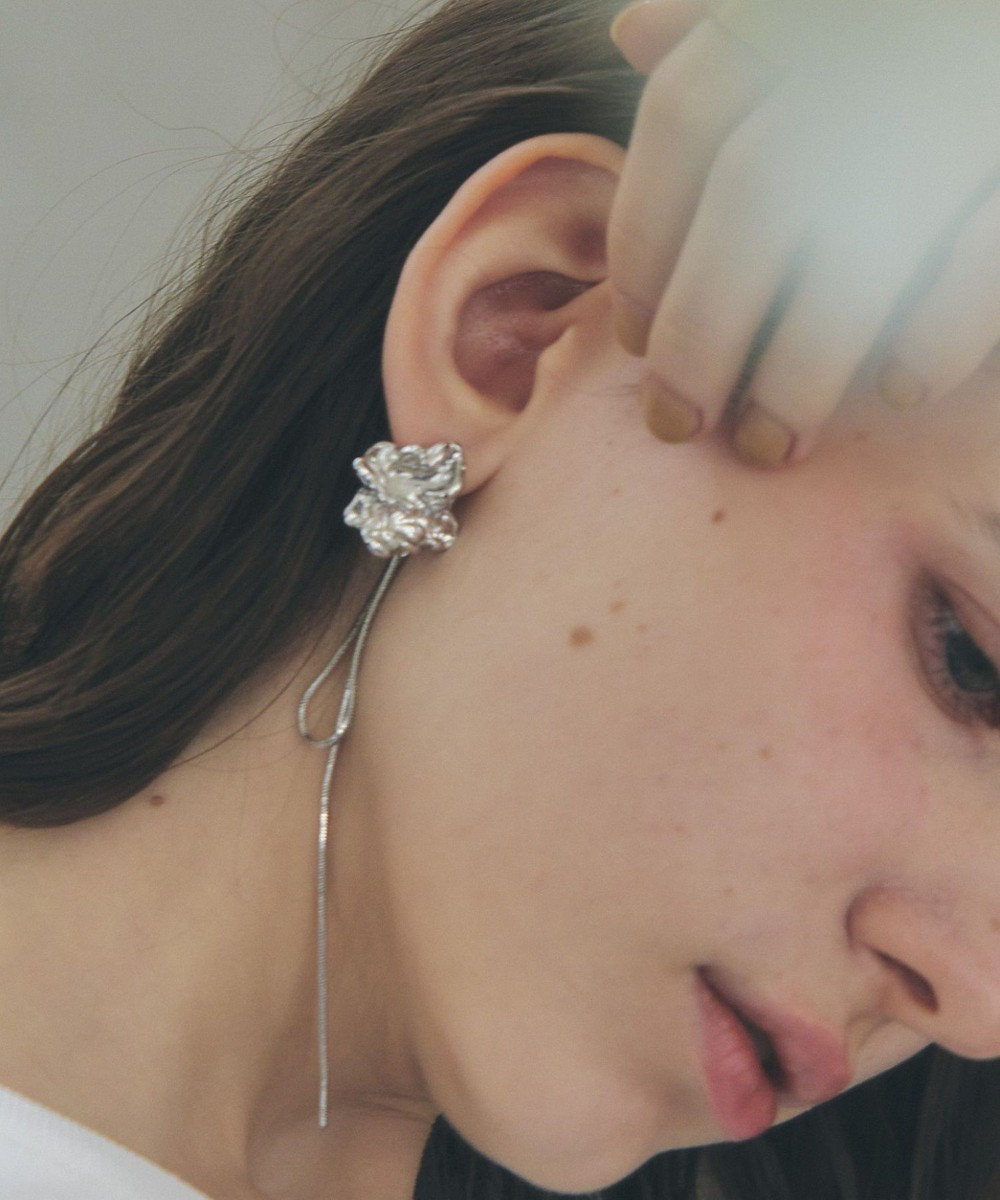 YECCA VECCA ニュアンスメタルチェーンピアス 