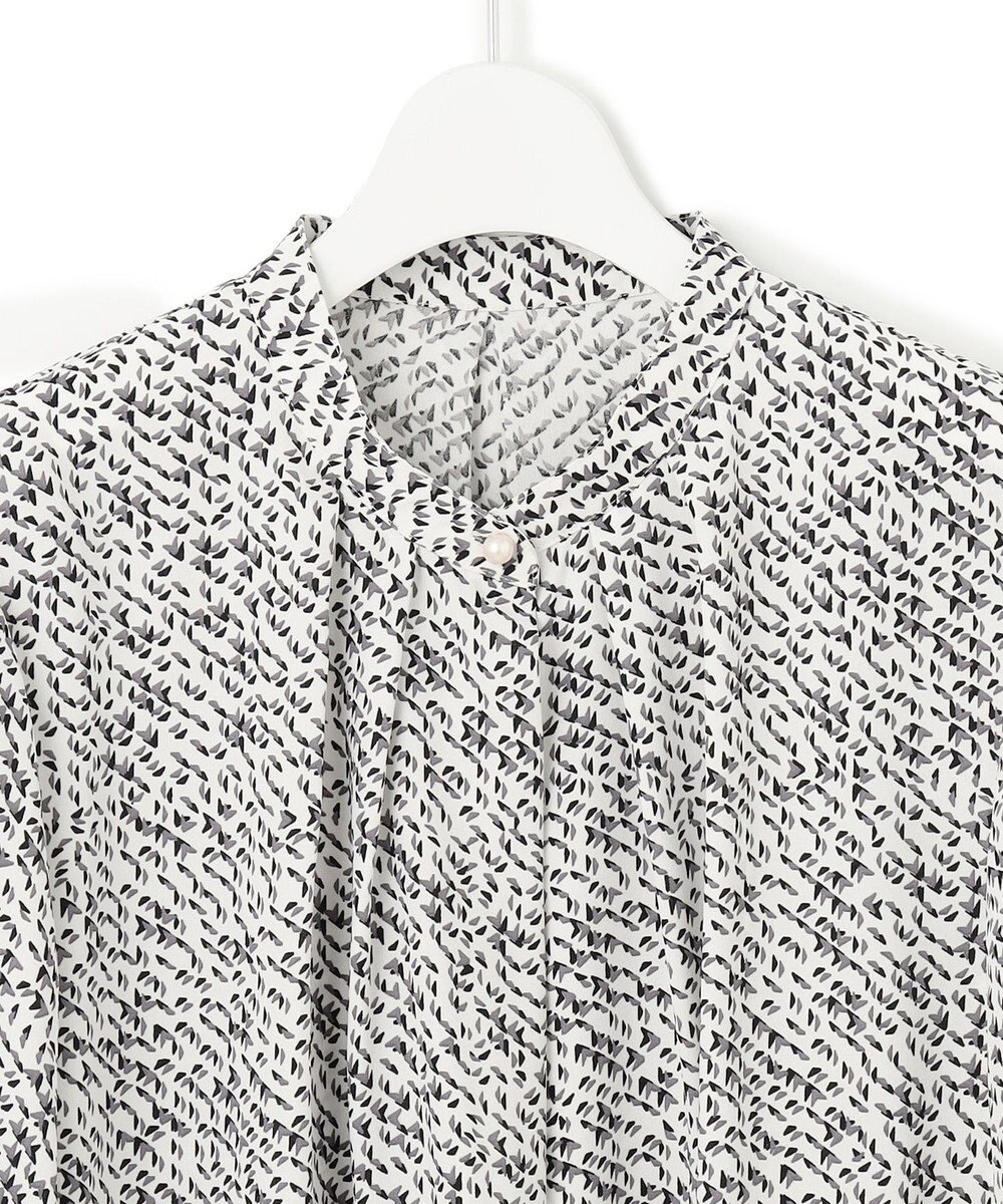 23区 【吸水速乾/UVケア/防シワ性】シャドージオメトリック プリント ブラウス 