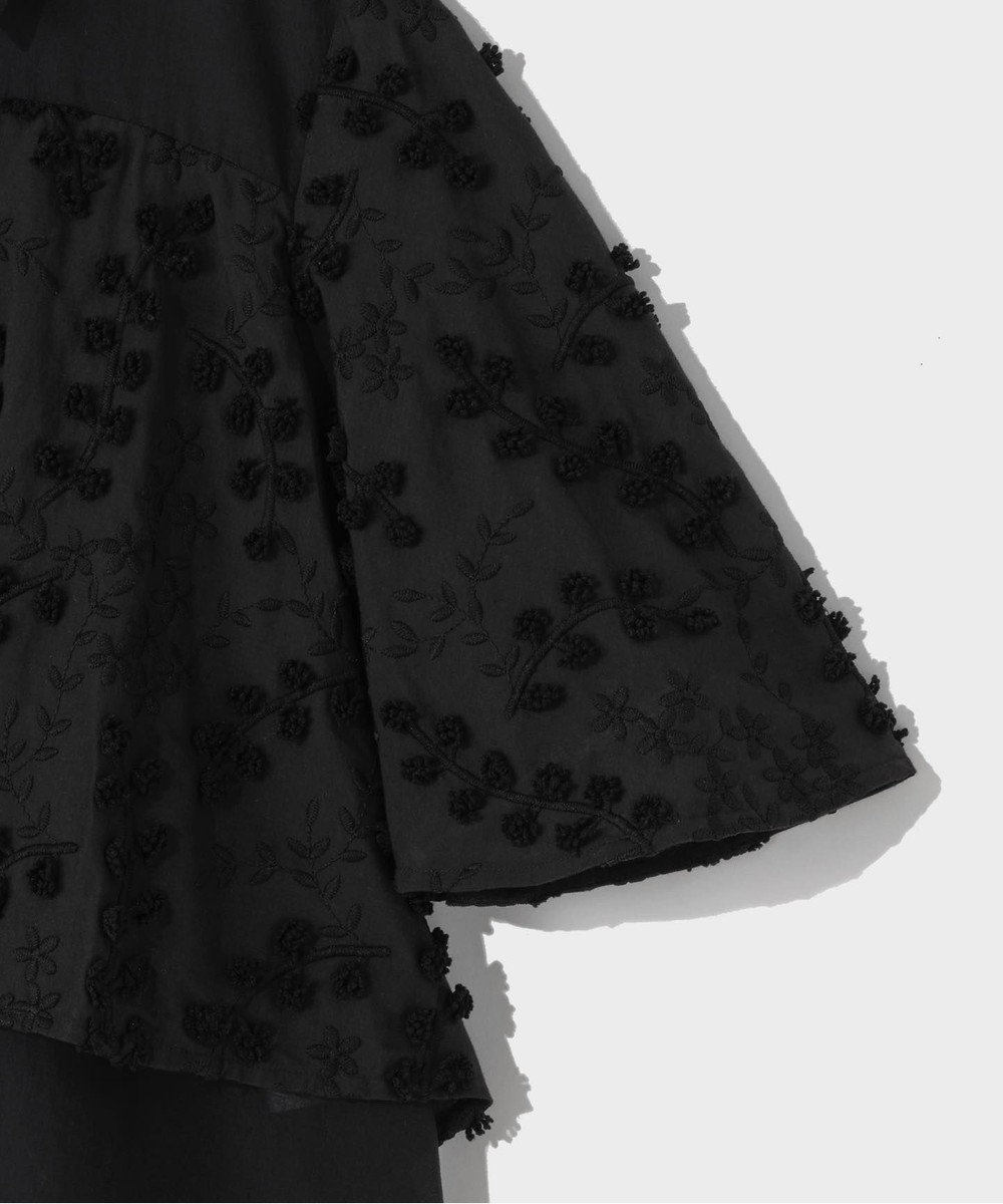 GRACE CONTINENTAL フラワーembケープブラウス 