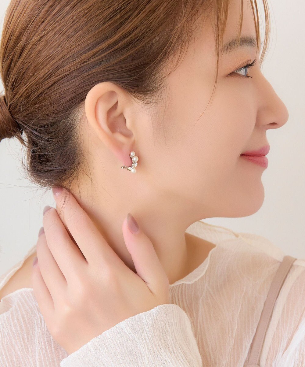 Phoebe 〈シリーズ累計販売15000点突破！〉〈痛くないシリーズ〉ノーブルパールシャインエアリーイヤリング シルバー 