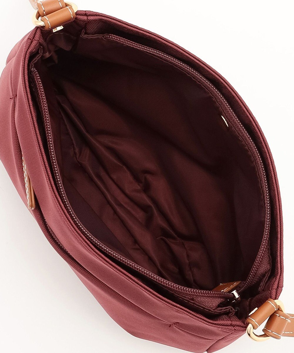 LA BAGAGERIE ポリエステルキャンバス　タックポシェット 