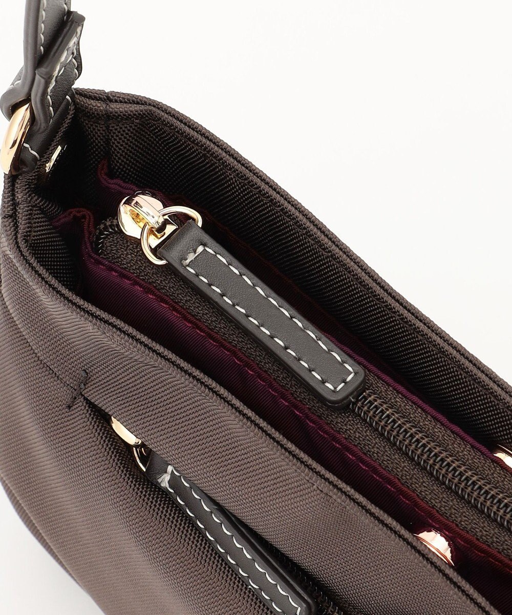 LA BAGAGERIE ポリエステルキャンバス　タックポシェット 