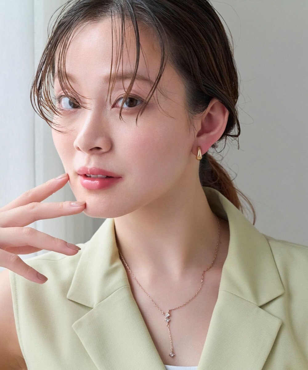 Phoebe 【金属アレルギー対応】【痛くないシリーズ】ぷっくりモードクリスタルループフィットイヤリング　ゴールド 