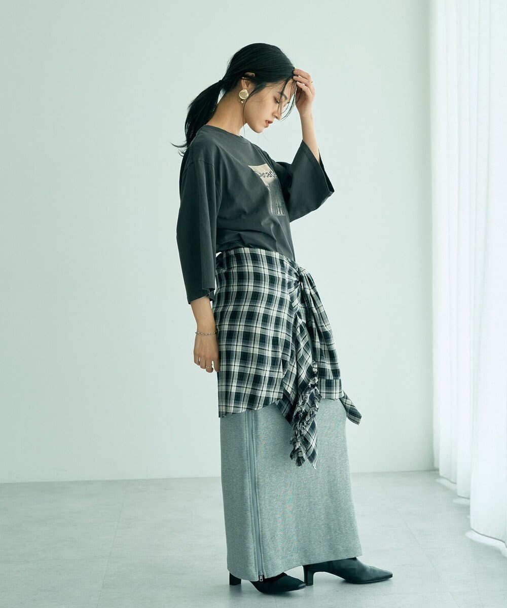 YECCA VECCA ヴィンテージ風箔プリントロゴTee 