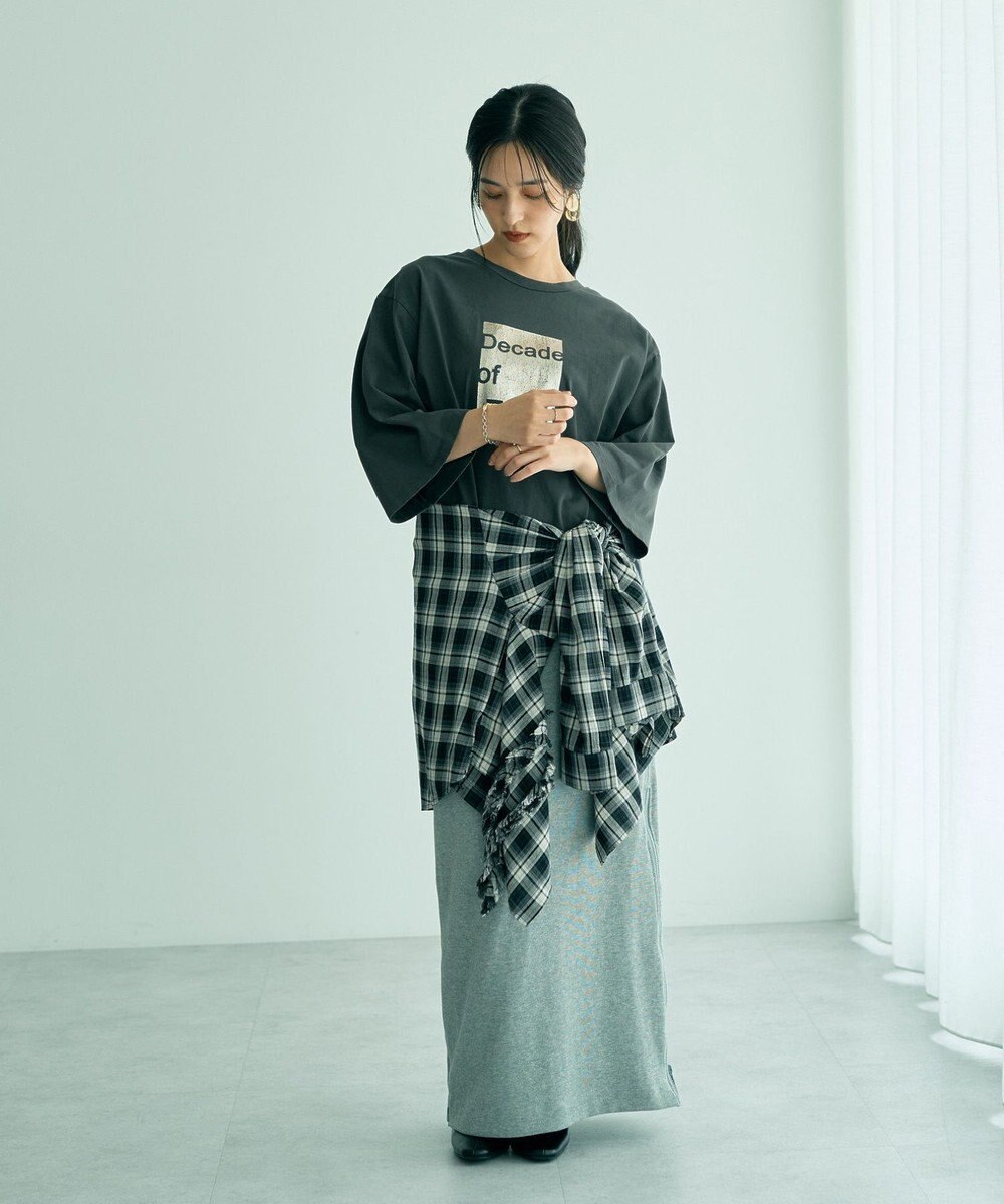 YECCA VECCA ヴィンテージ風箔プリントロゴTee 