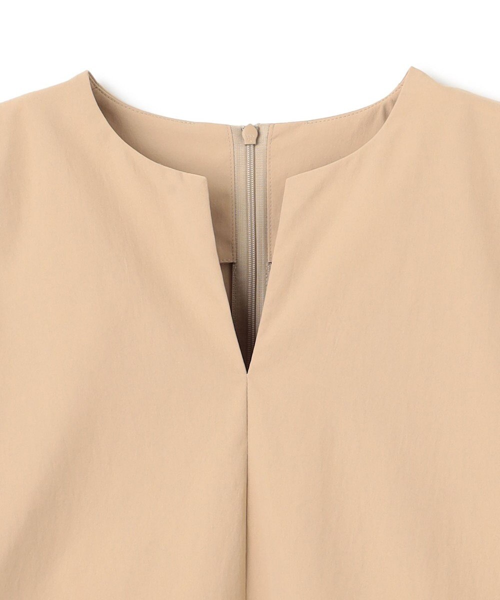 BEIGE， 【接触冷感/UVカット/洗える・BAILA 8.9月合併号掲載】YANN / Vスリットプルオーバーブラウス 