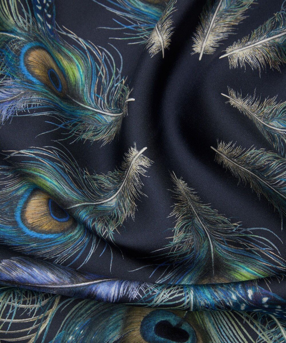 LIBERTY. ピーコック マナー プリューム シルクスカーフ 90 