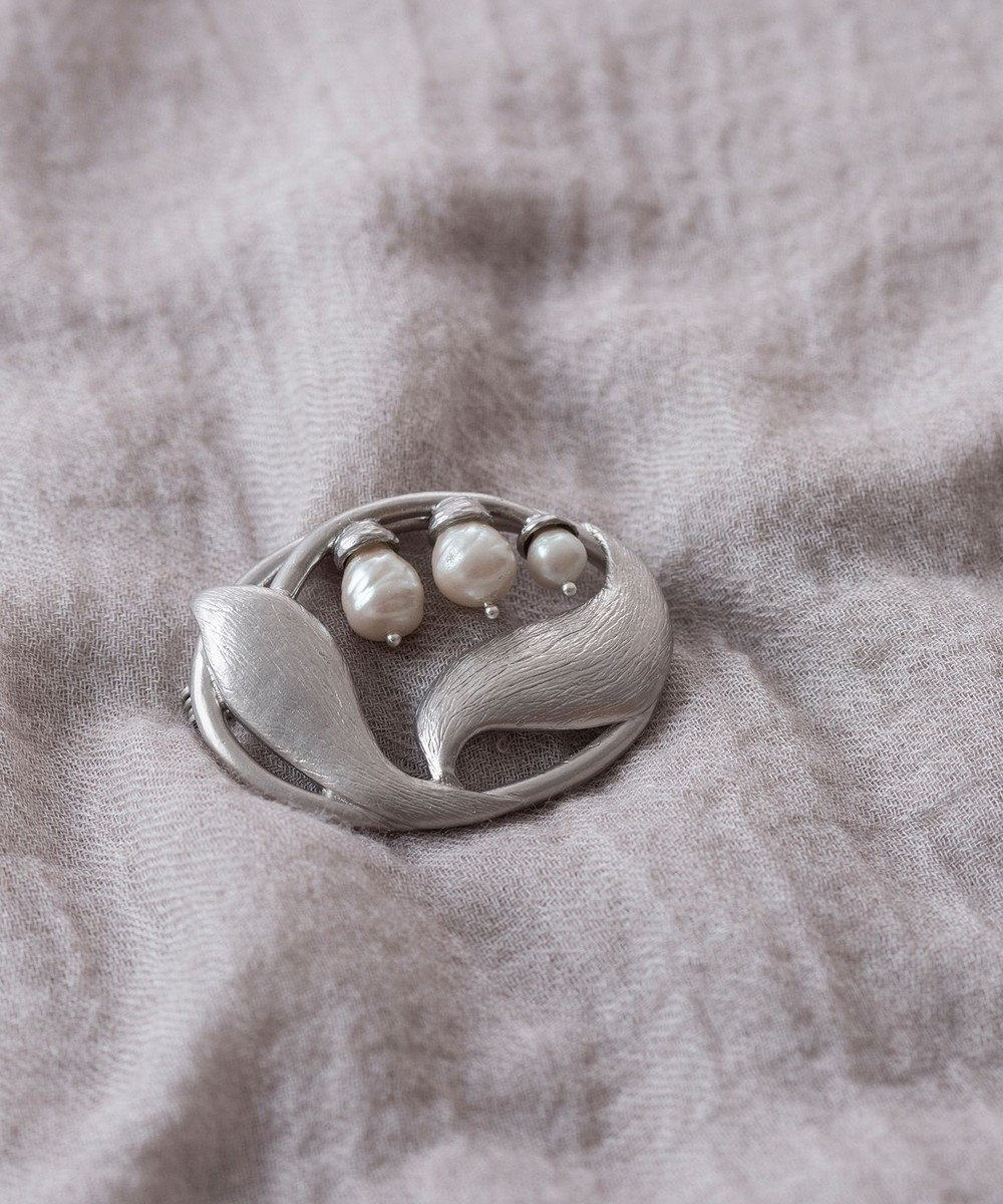 Pisceans メイリリーブローチ 