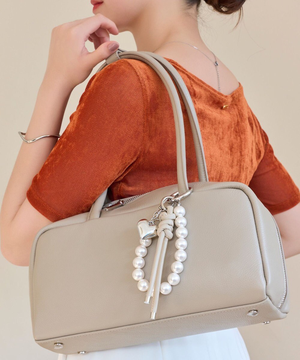 Phoebe ボリュームボールストラップチャーム　パール 