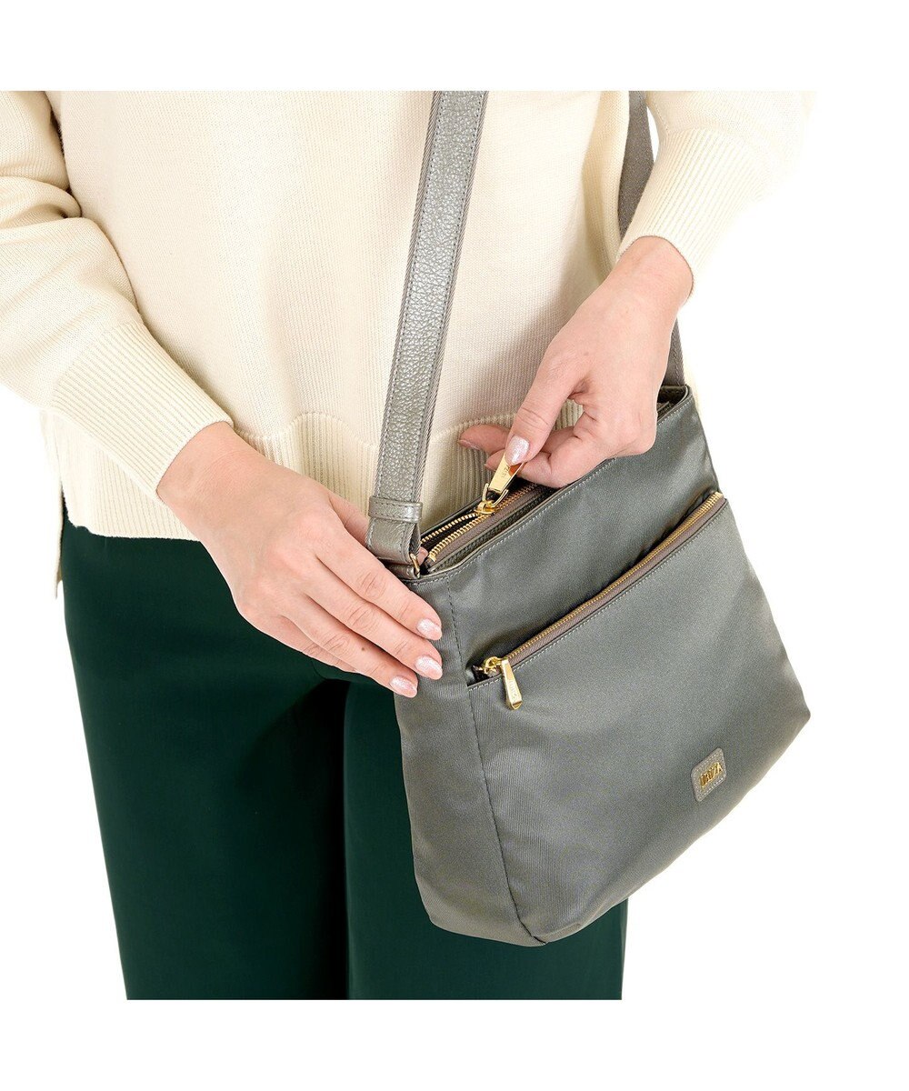 IBIZA プリード　ナイロン　ショルダーバッグ 