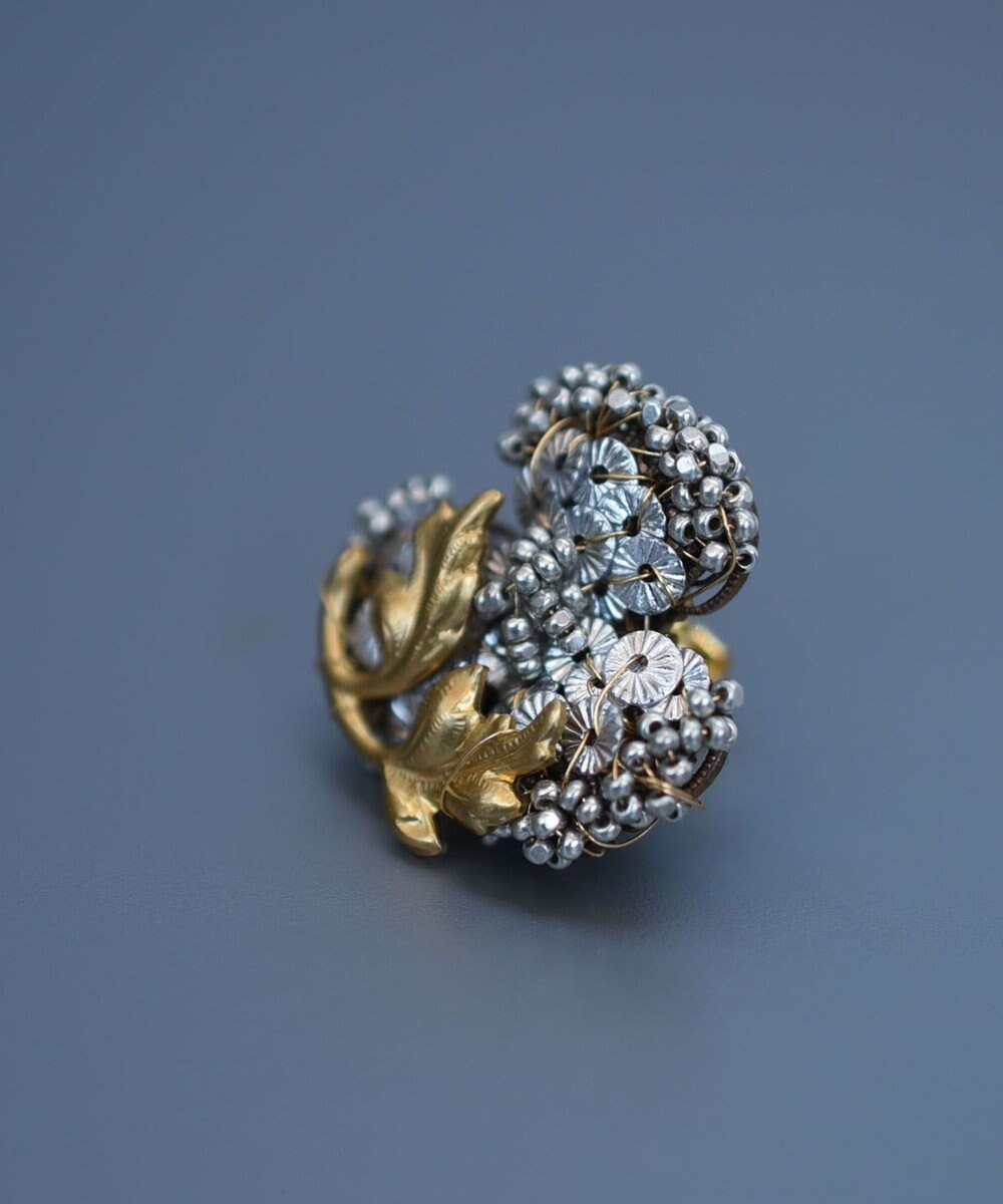 monshiro シュウメイギクビジュー イヤリング 