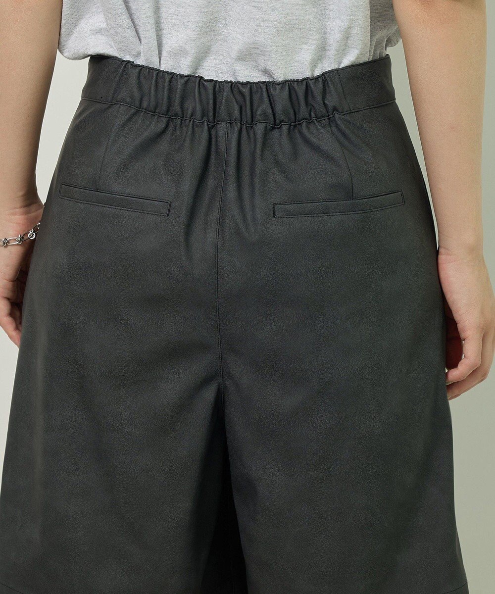 Green Parks レザーライクショートパンツ 