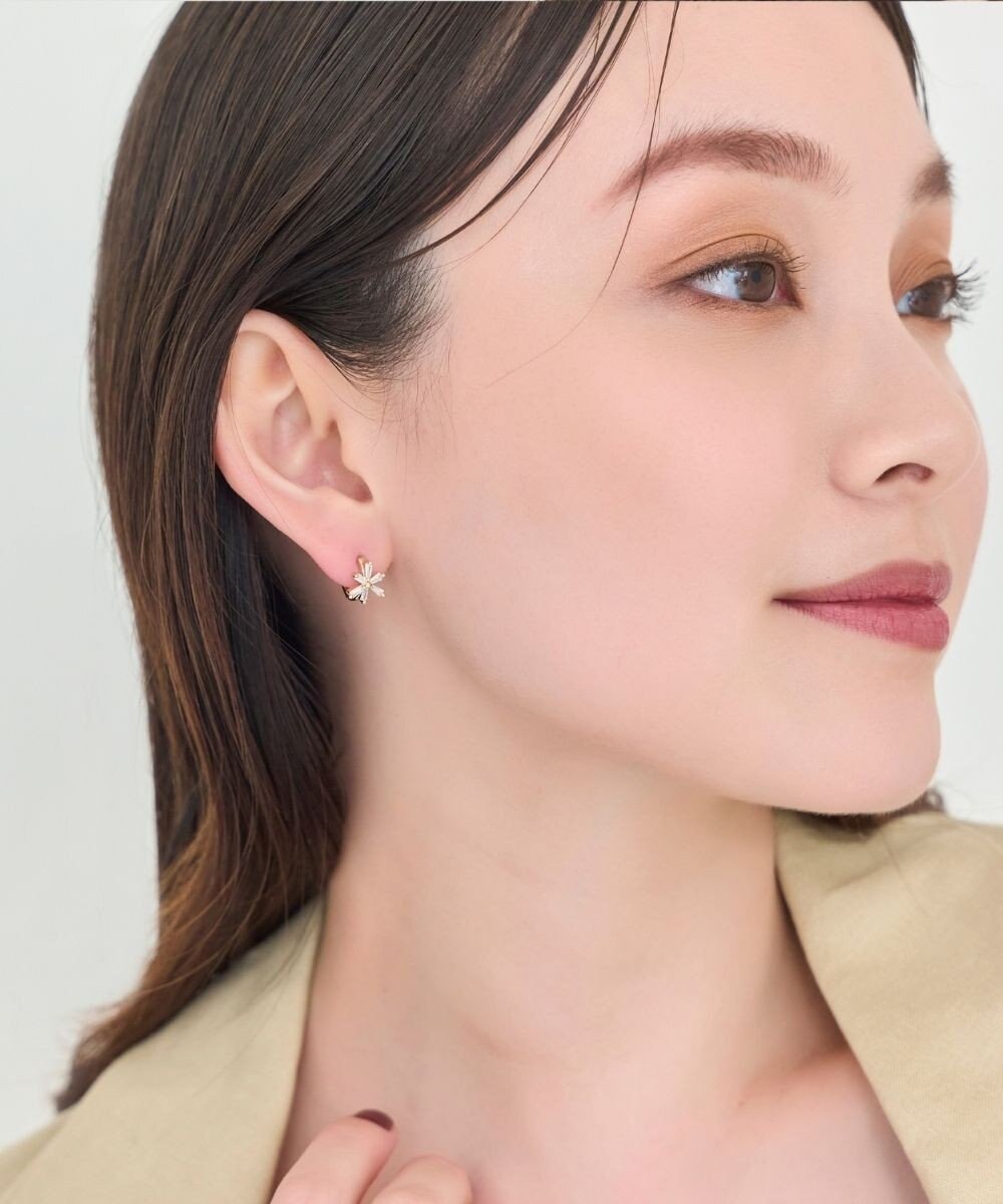 Phoebe ワンタッチスノーフラークフープピアス 